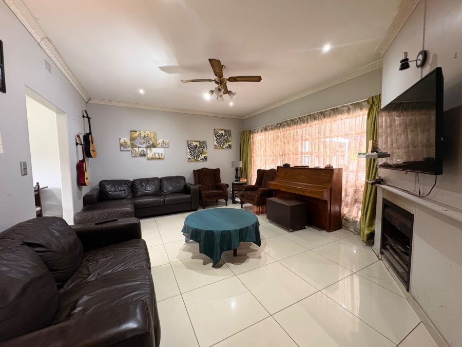 4 Bedroom Property for Sale in Flamwood North West